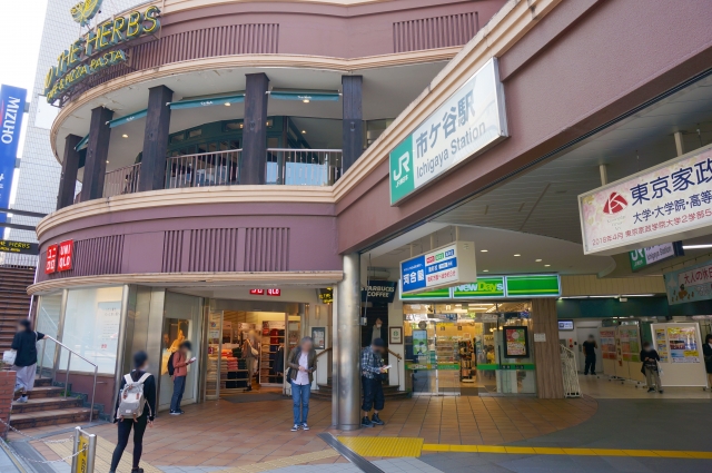 市ヶ谷駅外観