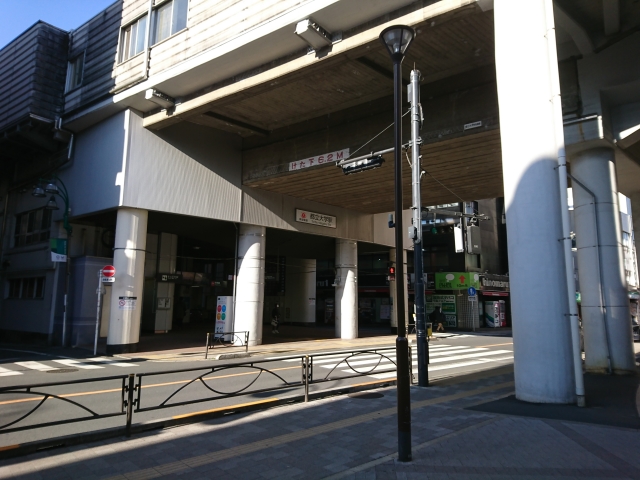 都立大学駅外観