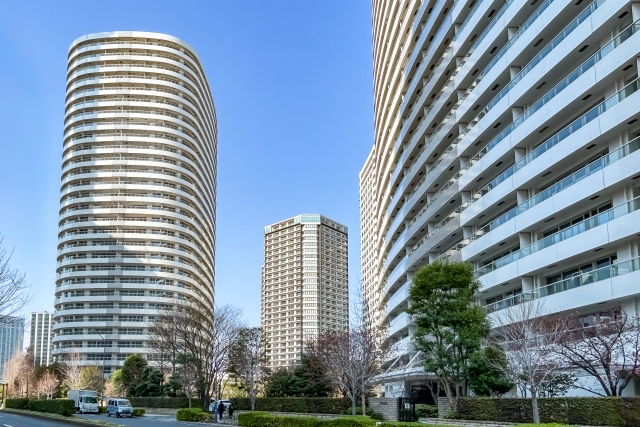 構想マンションが並び建つ風景