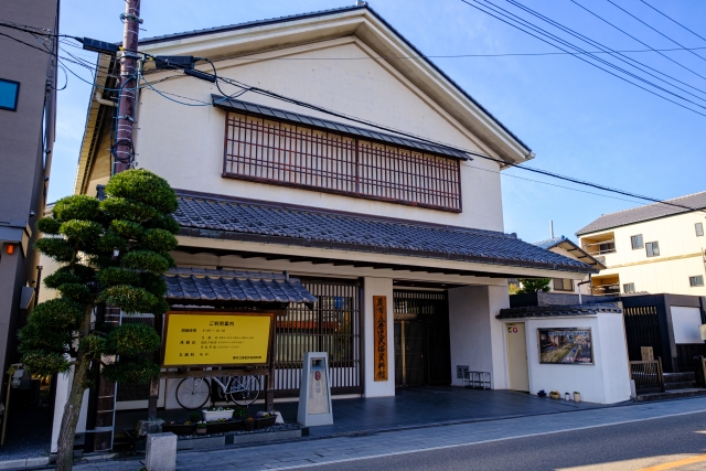 蕨市立歴史民俗資料館外観