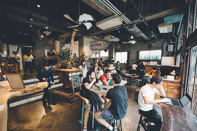 Nui. HOSTEL & BAR LOUNGE内観