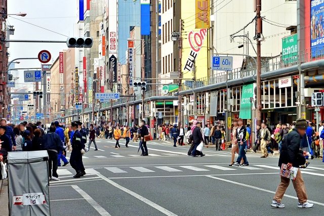 賑やかな日本橋でんでんタウン