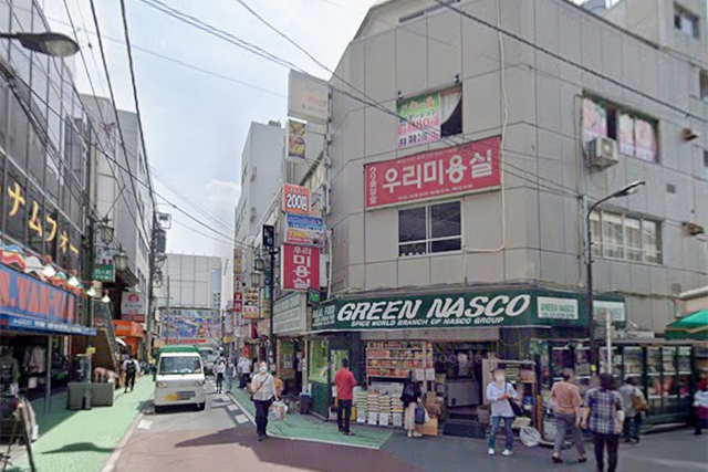 新大久保駅西側エリアの風景