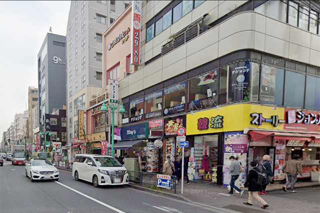 新大久保駅東側エリアの風景