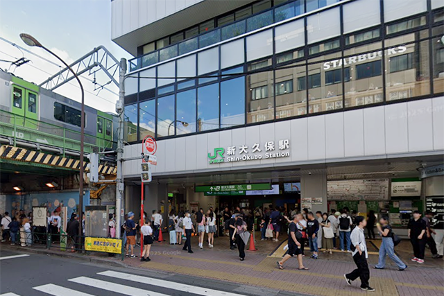 新大久保駅外観