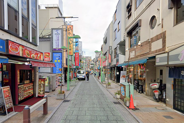 活気ある綱島商店街の風景