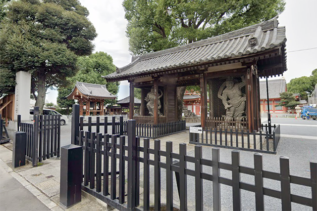 宝仙寺の入口風景