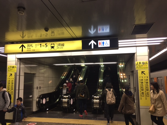 東京メトロ半蔵門線　錦糸町駅　ホーム　エスカレーター