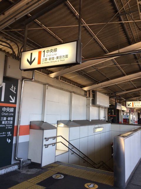 中央線への乗り換え口です