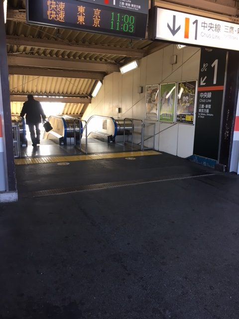 中央線への乗り換え口です