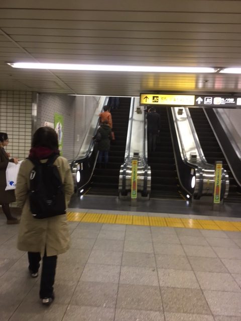 今度は少し長めのエスカレーター