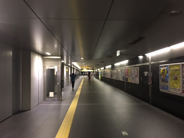 長い直線、奥が見えない・・・