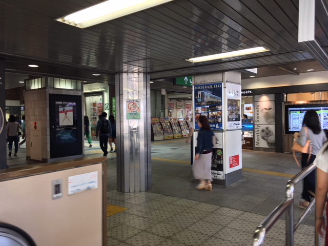 エスカレーターを降りたら・・・・