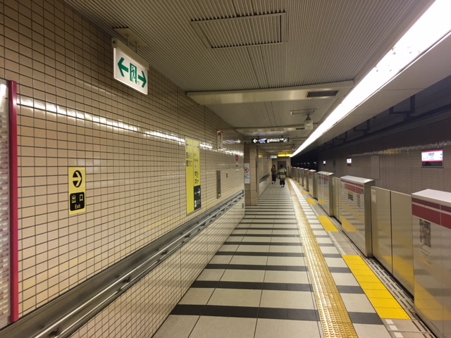 都営大江戸線　新御徒町駅ホーム