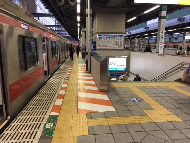 西武池袋線・有楽町線　練馬駅ホーム階段