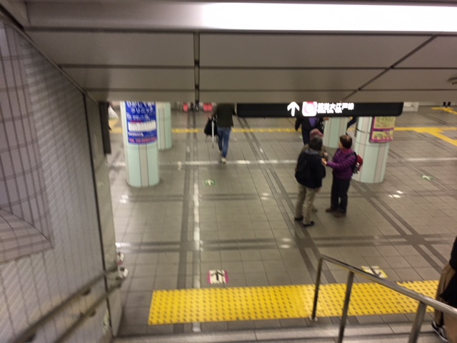 都営大江戸線　練馬駅構内　改札前階段