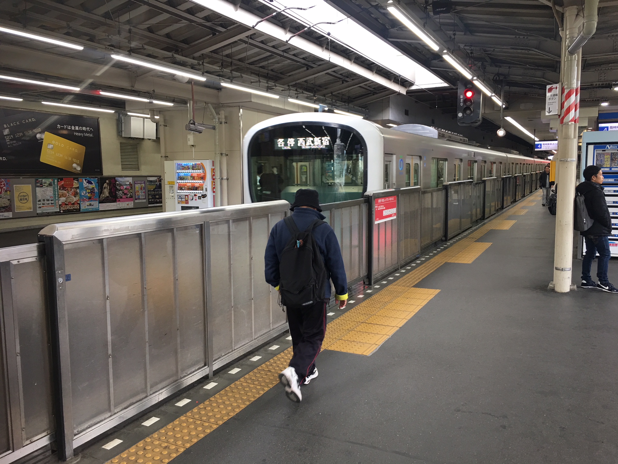 西武新宿線「高田馬場駅」ホーム