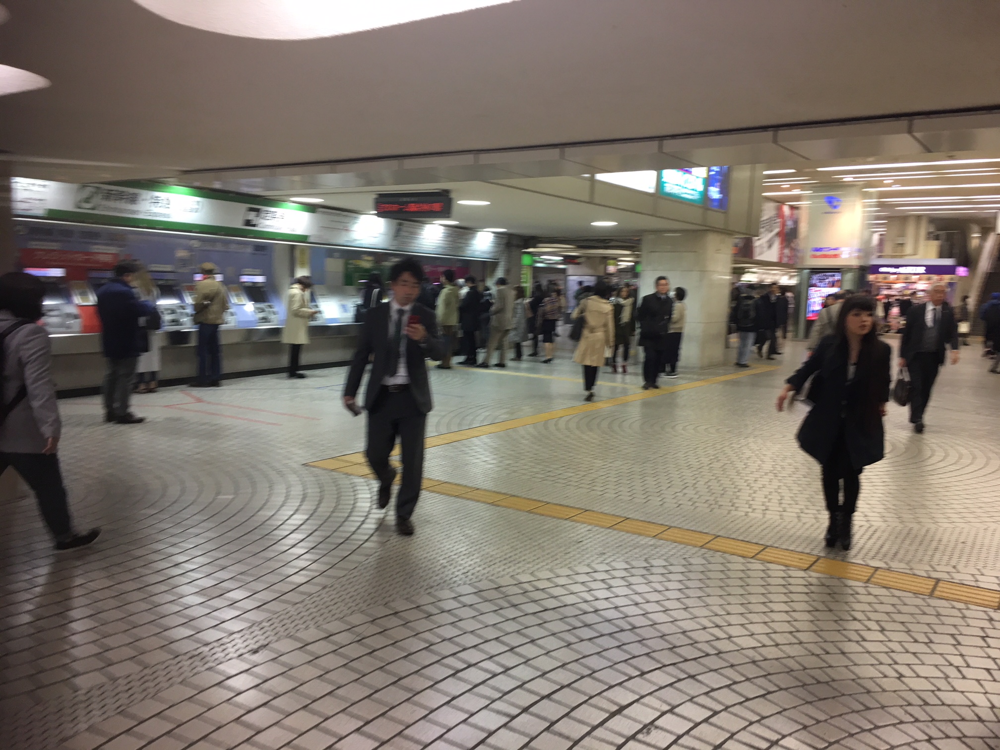 JR新宿駅西口　券売機売り場