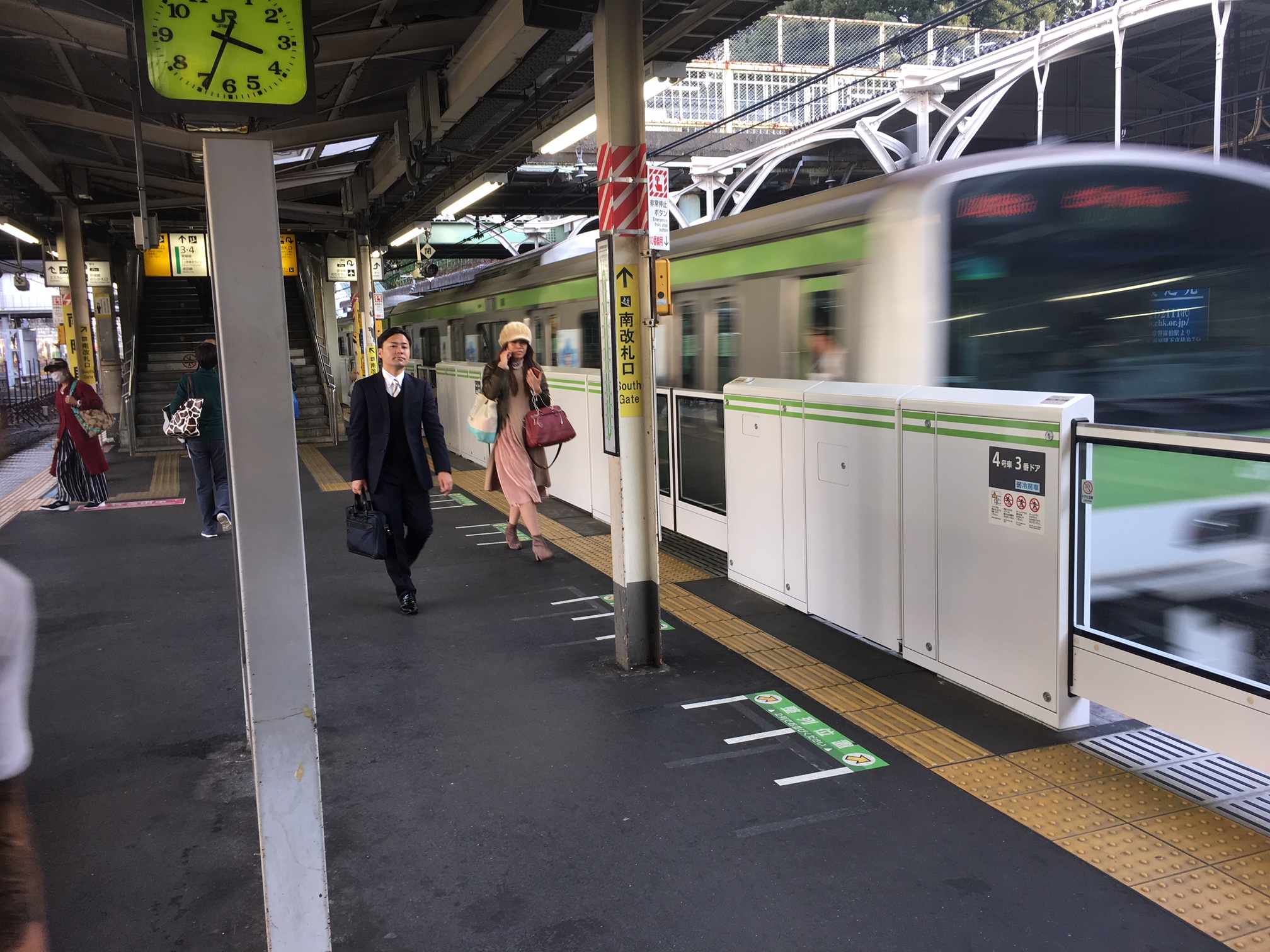 山手線「日暮里駅」ホーム
