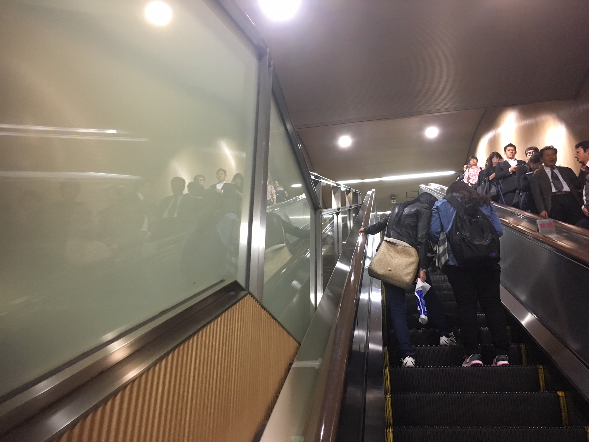 大江戸線「六本木駅」２回目のエスカレーター!!!