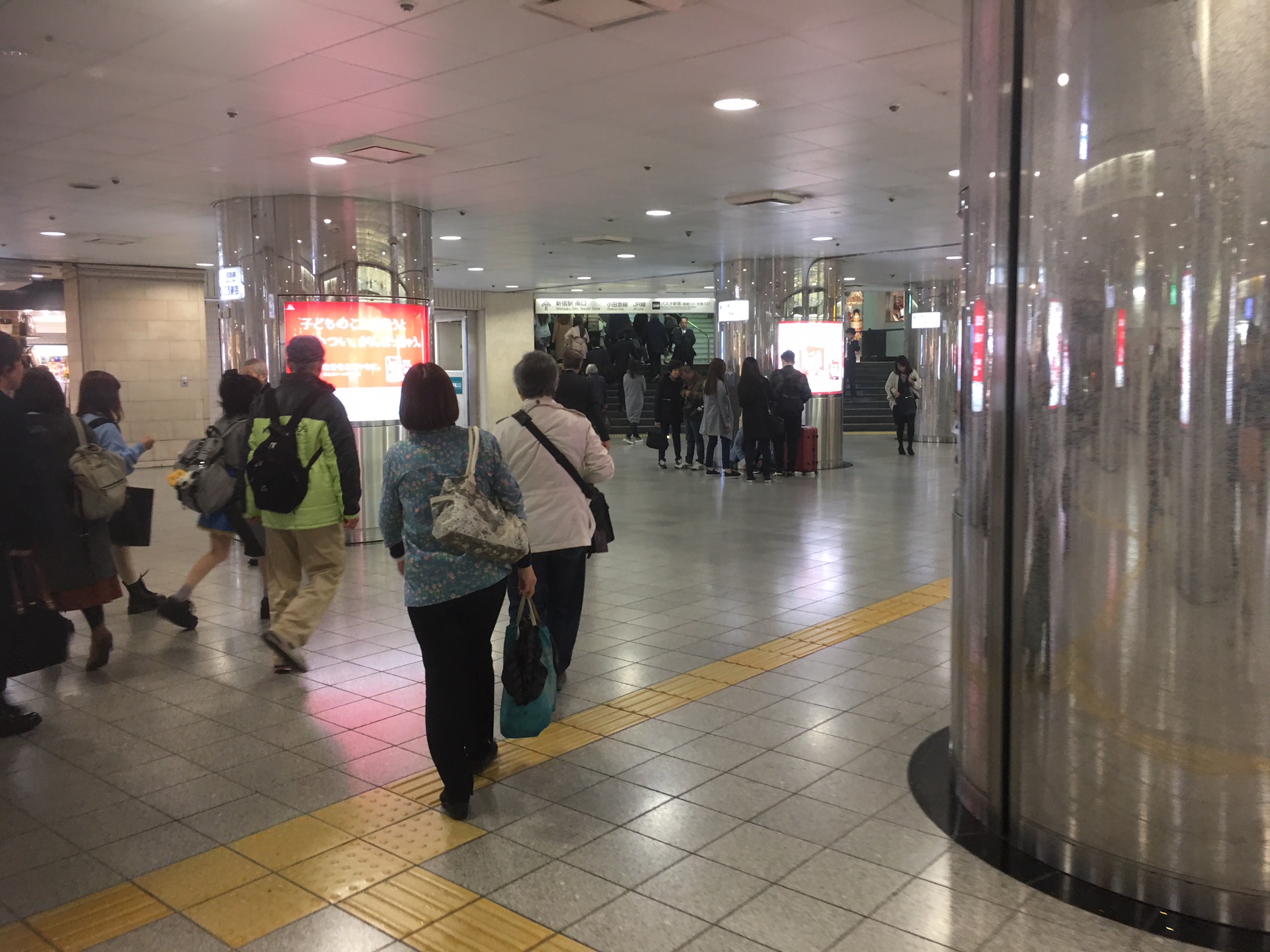 京王新線口改札　周辺