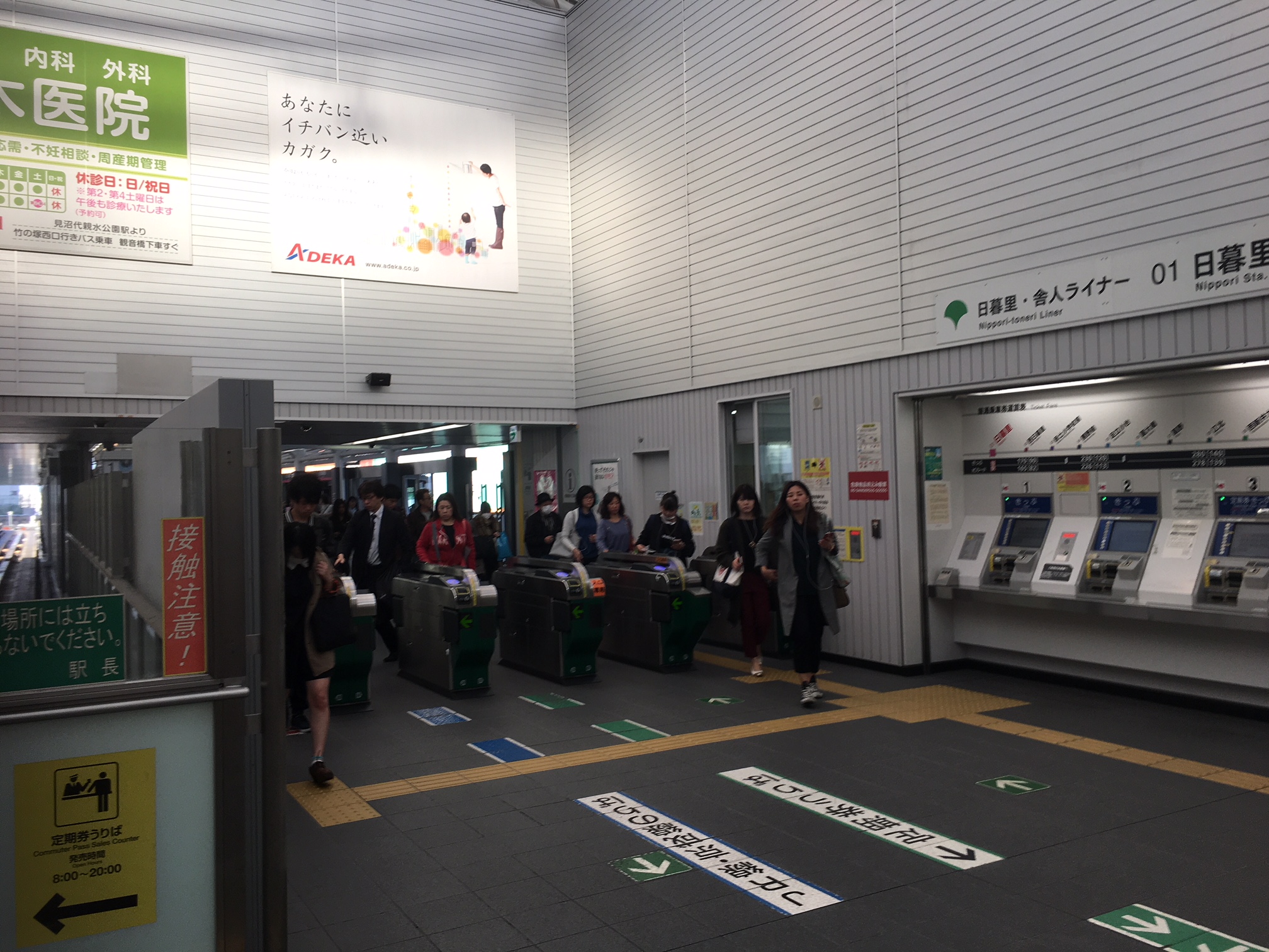 日暮里・舎人ライナー改札口