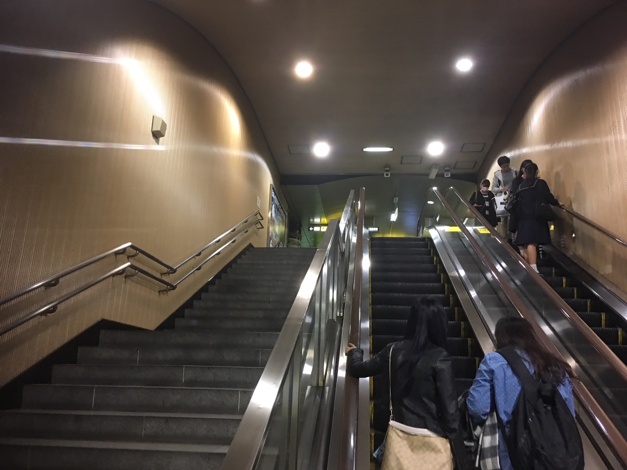 さらに昇り！３回目のエスカレーター