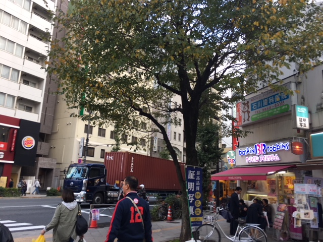 浅草駅前　江戸通り