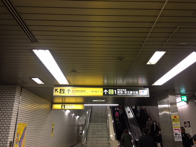 都営新宿線市ヶ谷駅　1番線ホーム乗り換え
