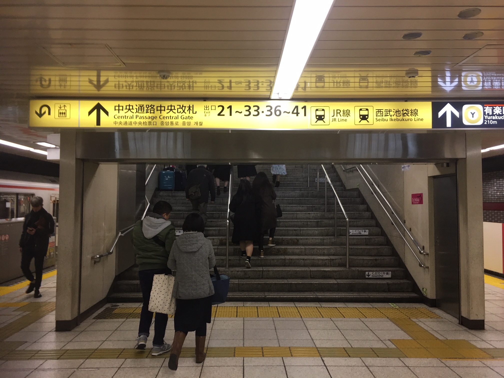 ↑中央通路中央改札