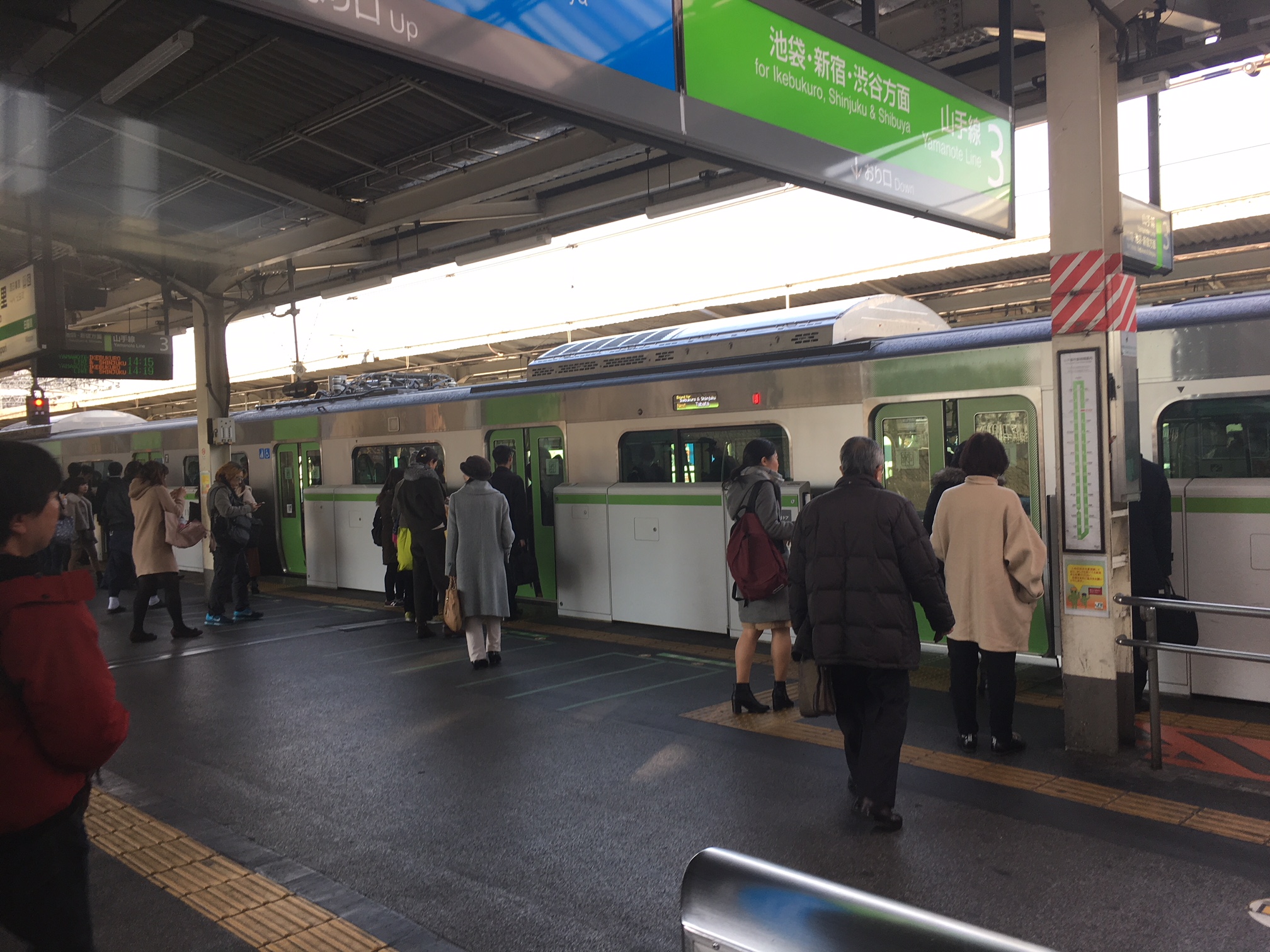 山手線「西日暮里駅」ホーム