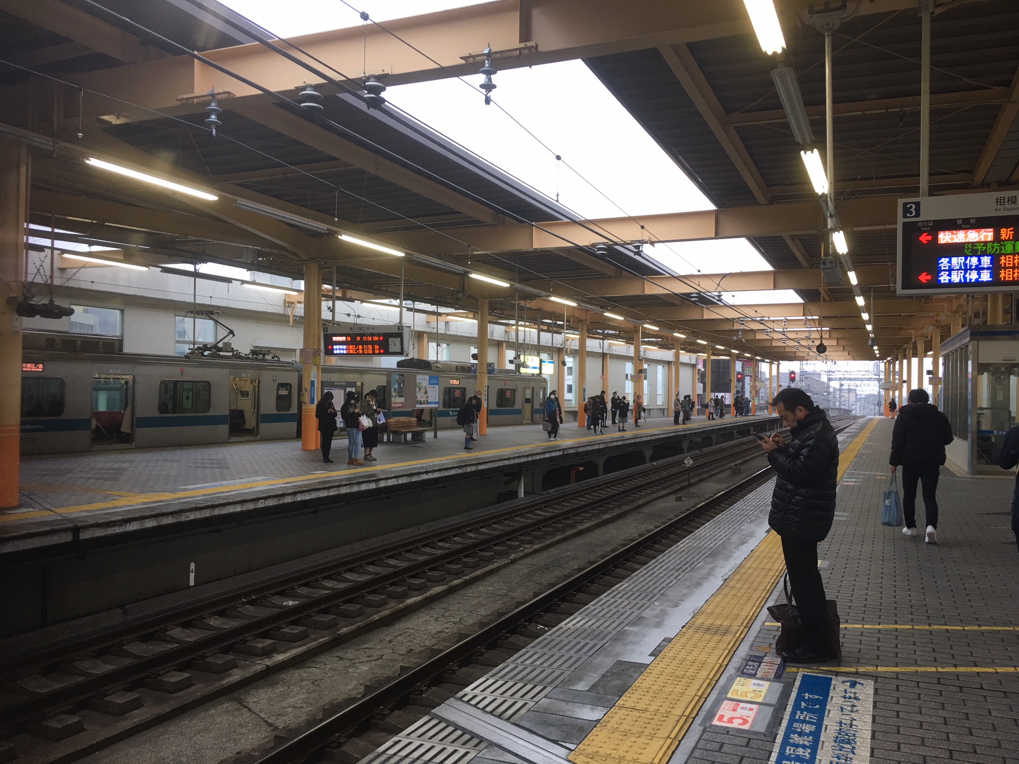 小田急江ノ島線「大和」駅ホーム