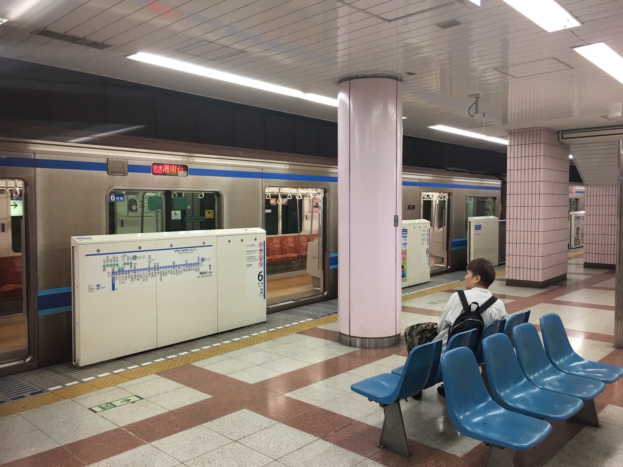 横浜市営地下鉄ブルーライン　あざみ野駅　ホーム