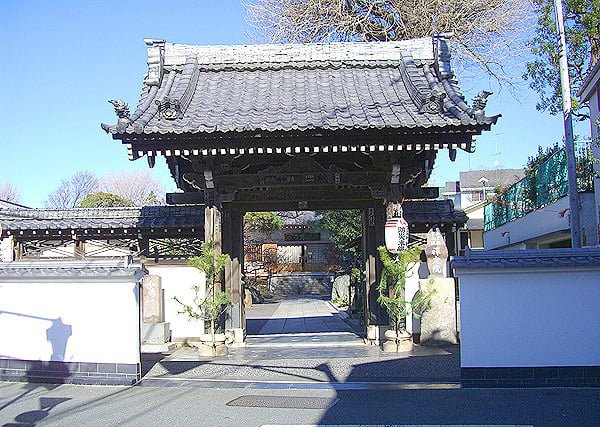 禅定院の戦災を唯一逃れた山門