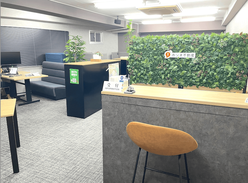 ホンネ不動産のオフィス風景