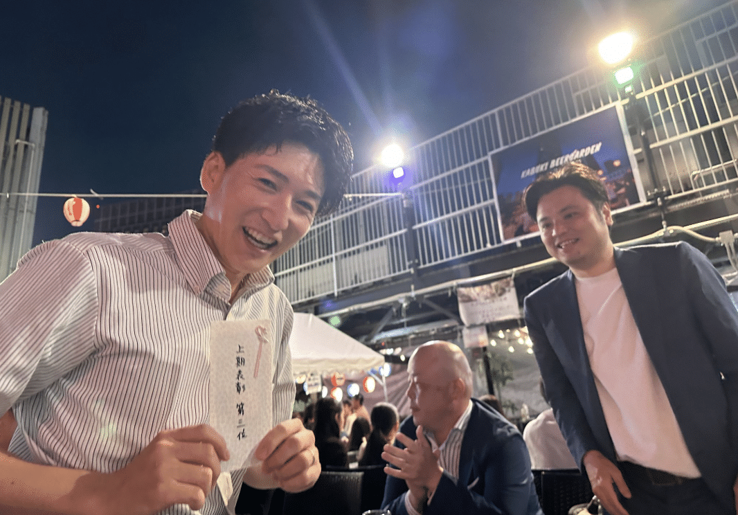 表彰を受けたメンバーの記念写真
