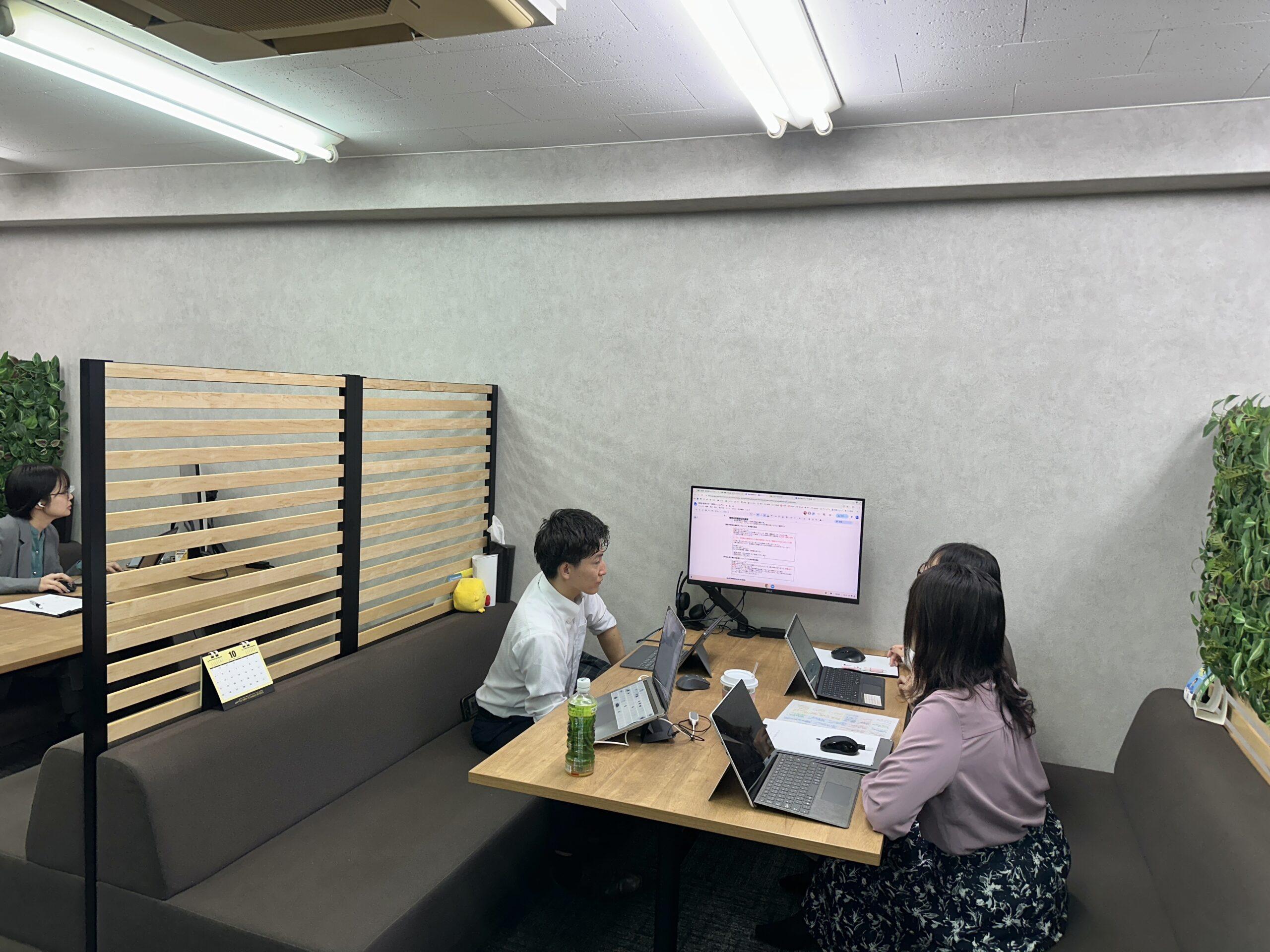ホンネ不動産のオフィス風景 3